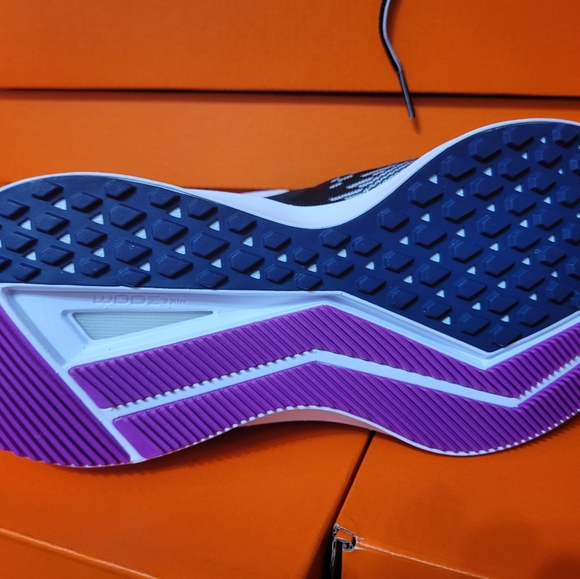 Nike shoes - Picture 2 of 2